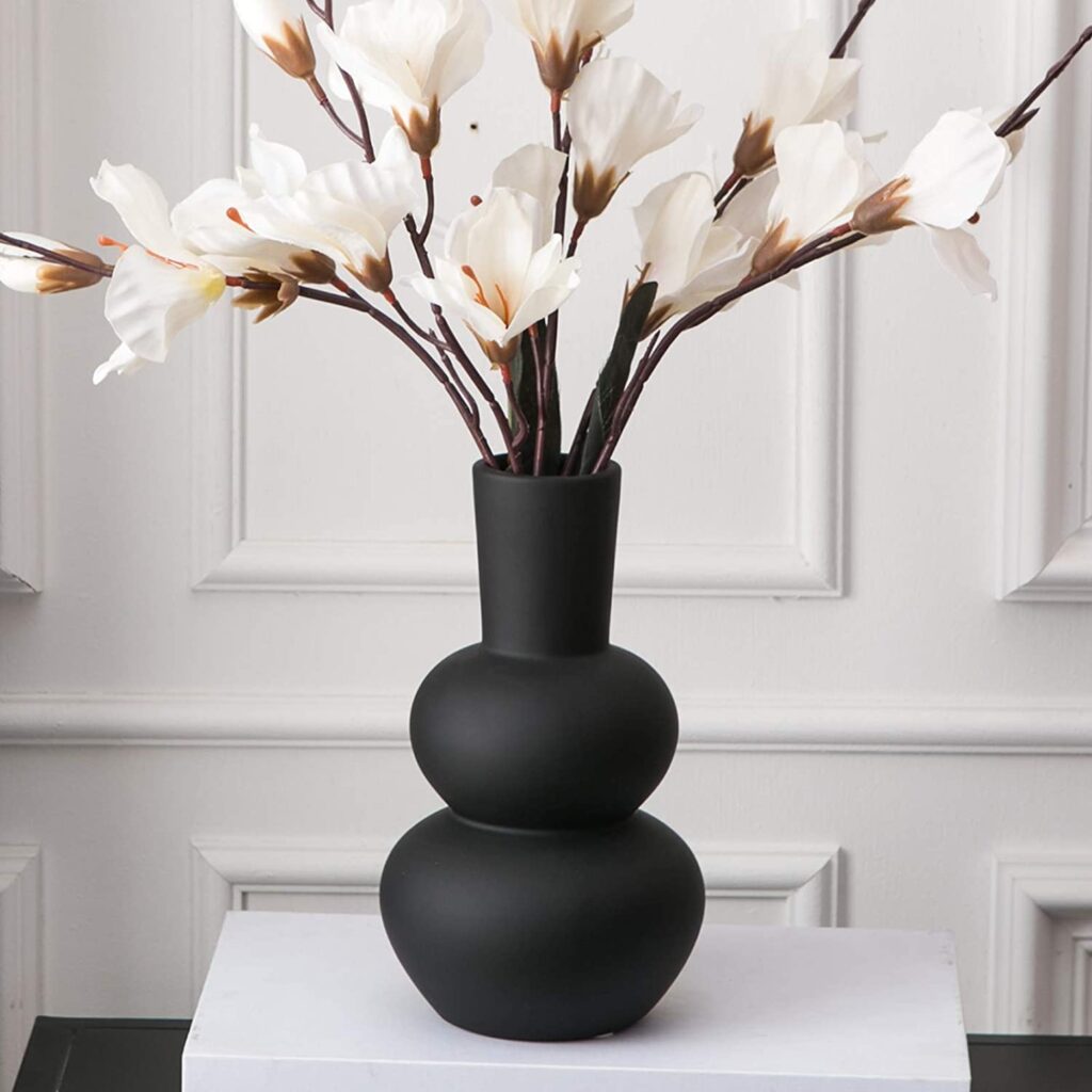 Black Flower Vase Interior Design Ideas