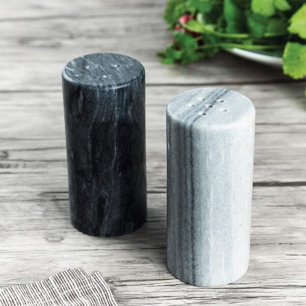 Glass Farmhouse Salt and Pepper shakers set - Cute Black Salt and Pepper  Shakers for Home Restaurant or wedding Gifts - Perfect addition to any  kitchen Decor - Rustic Salt and Pepper Shakers (BLACK)