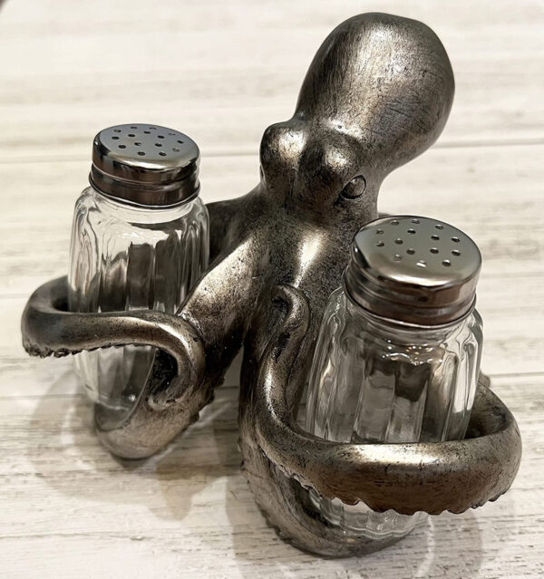 23 Fun And Playful Salt & Pepper Shaker Designs