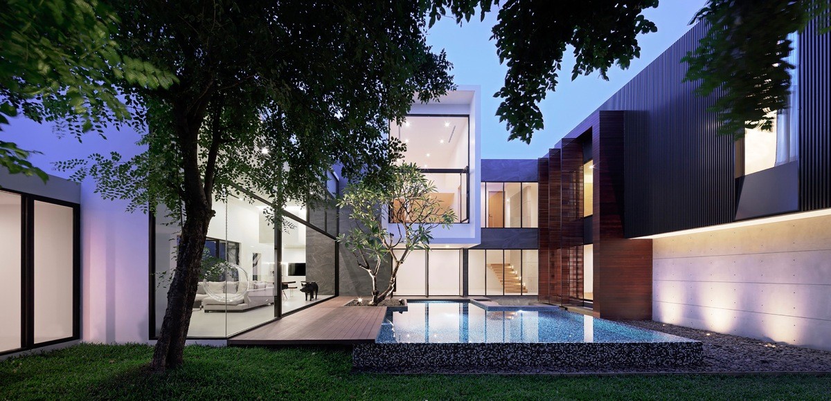 Modern House With Courtyard Swimming Pool