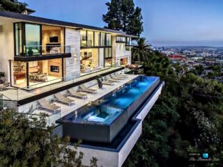 A Modern California Home That Plays With Light & Showcases Spectacular Views