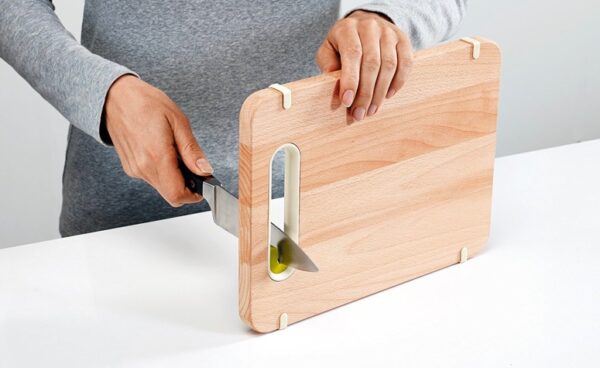 https://www.home-designing.com/wp-content/uploads/2016/08/multipurpose-cutting-board-600x368.jpg