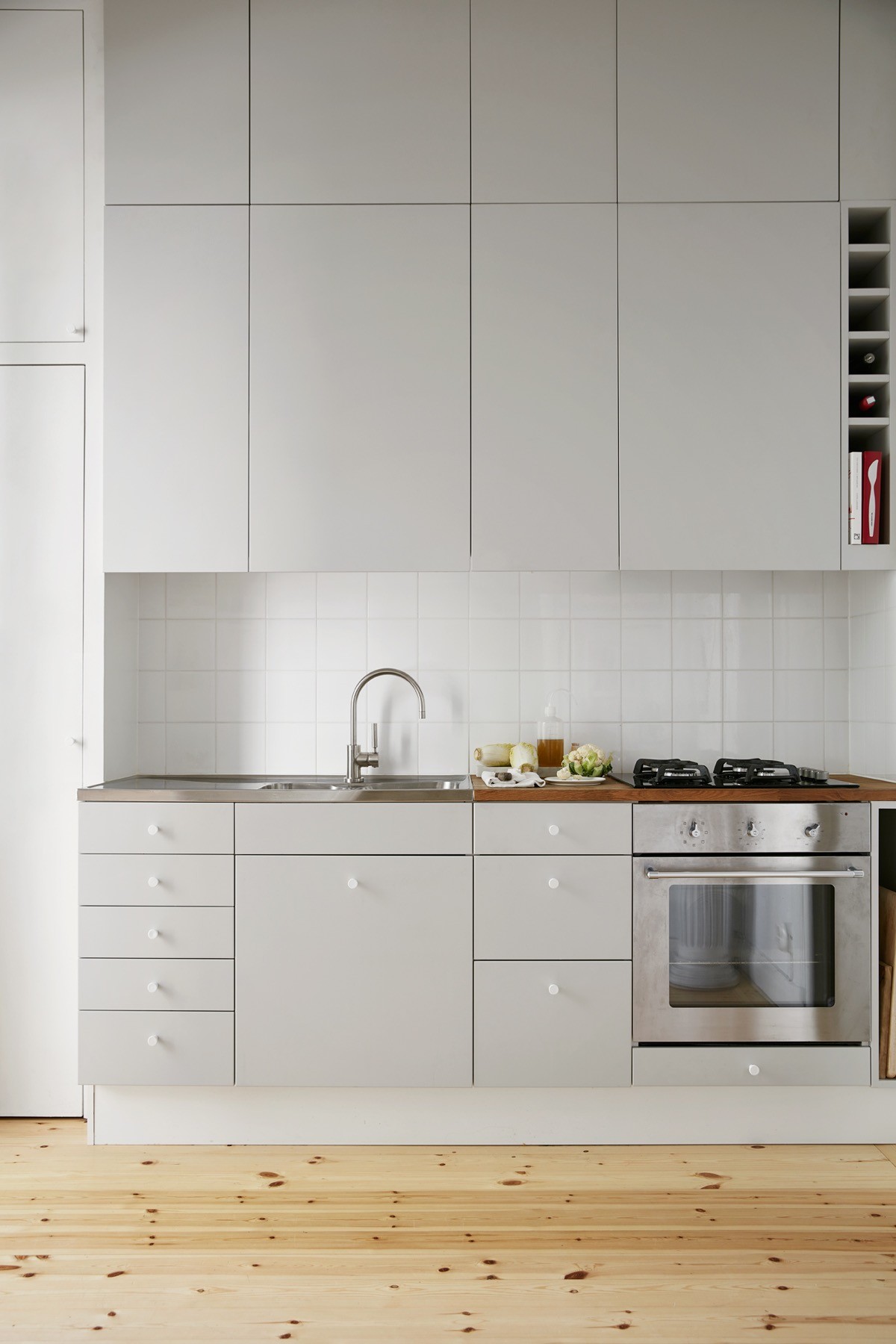 30 Gorgeous Grey And White Kitchens