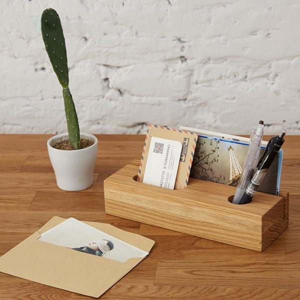 https://www.home-designing.com/wp-content/uploads/2017/01/wooden-letter-and-pen-holder-desk-600x600.jpg