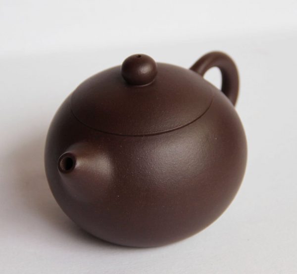 https://www.home-designing.com/wp-content/uploads/2017/02/Yixing-Clay-Teapot-600x553.jpg