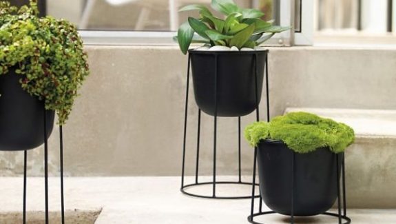 42 Unique, Decorative Plant Stands For Indoor & Outdoor Use