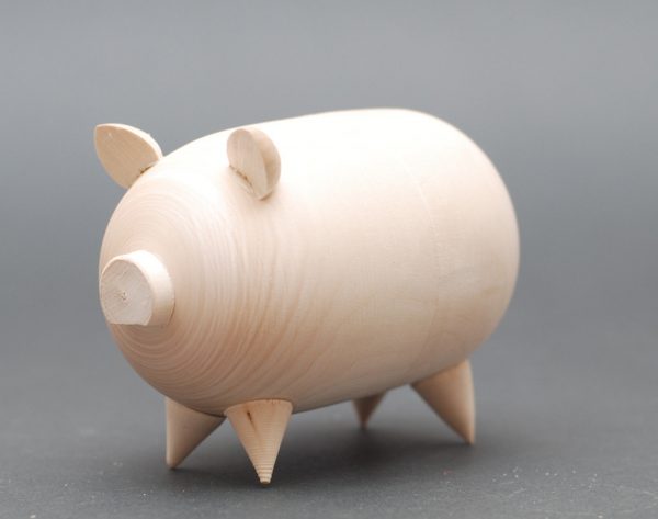 DIY Cute Piggy Bank to Teach Kids About Finances and Sustainability