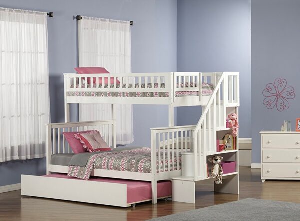 Double bed outlet for little girl