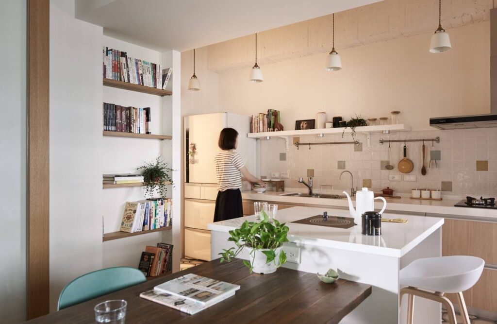 dark wood kitchen table | Interior Design Ideas