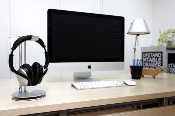 Hang headphones sales on desk
