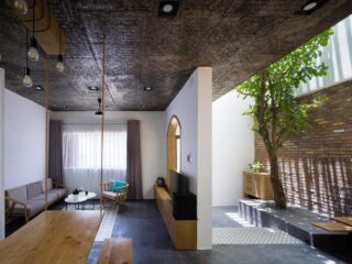 Tropical House Design with Interior Courtyard