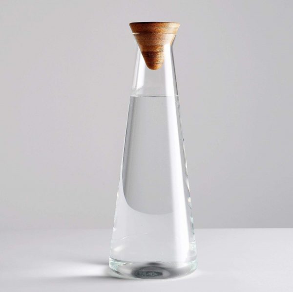 https://www.home-designing.com/wp-content/uploads/2018/11/Minimalist-Conical-Carafe-With-Bamboo-Lid-Small-Glass-Water-Carafe-600x597.jpg