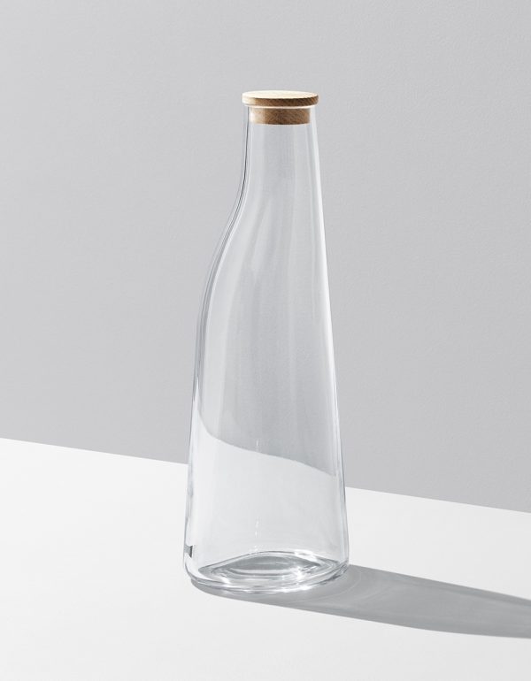 https://www.home-designing.com/wp-content/uploads/2018/11/Simple-Glass-Carafe-With-Wooden-Top-Georg-Jensen-Barbry-Carafe-Minimalist-600x770.jpg