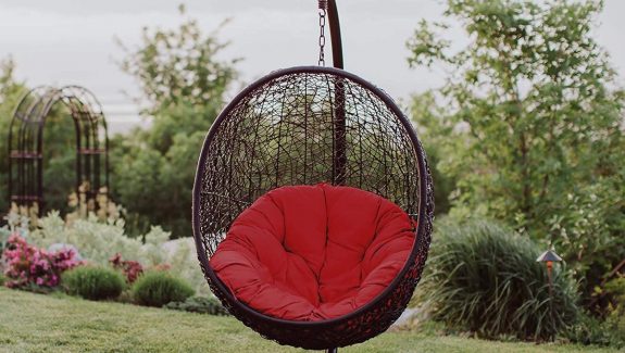 33 Awesome Outdoor Hanging Chairs - DigsDigs