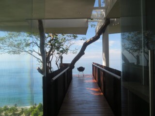 A Costa Rican Cliff House With Spectacular Ocean Views