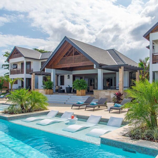 51 Outdoor Chaise Lounge Chairs To Soak Up The Sun