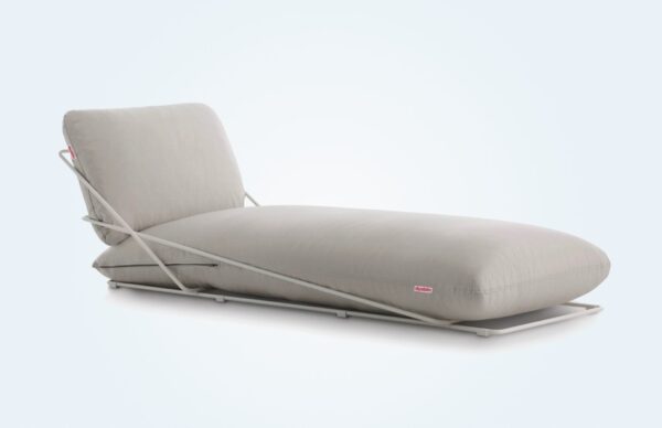 51 Outdoor Chaise Lounge Chairs To Soak Up The Sun