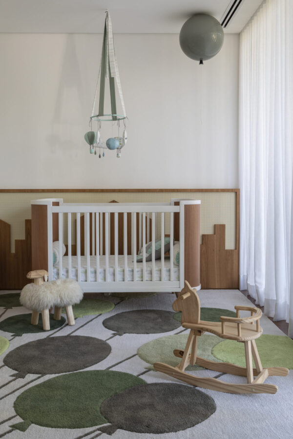 green and wood theme in luxurious baby nursery design | Interior Design ...