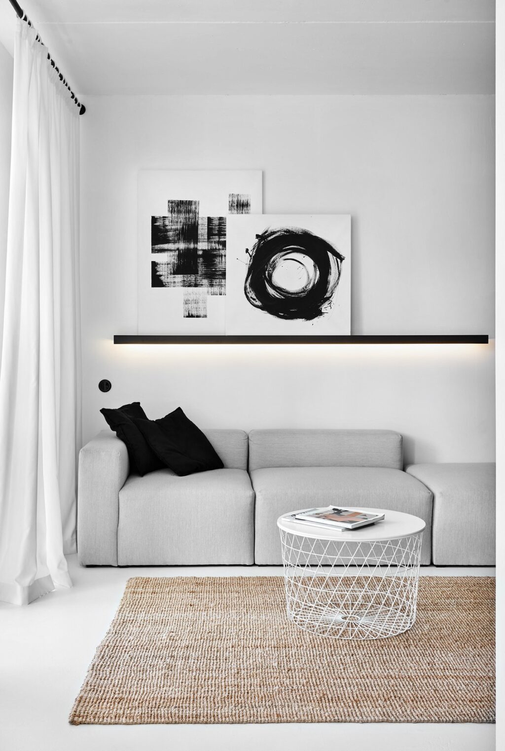 Small Apartments Under 40sqm In Sharp Black, White & Wood Decor (With ...