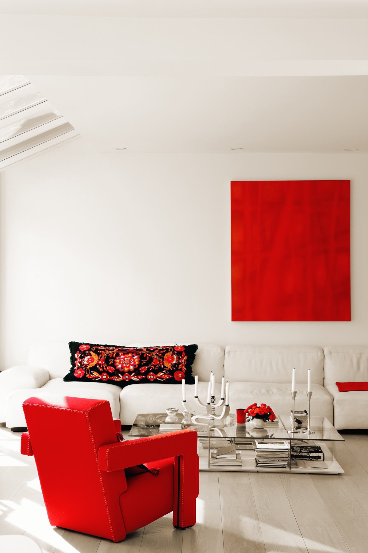 Hollow praktiserende læge Ødelæggelse 51 Red Living Rooms With Tips And Accessories To Help You Decorate Yours