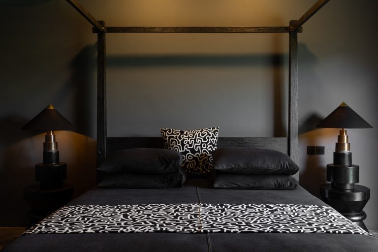 black bed set Interior Design Ideas