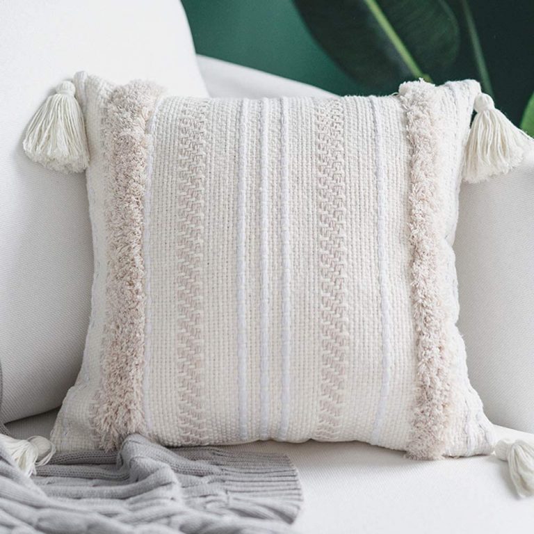 53 Decorative Pillows to Effortlessly Update Your Home
