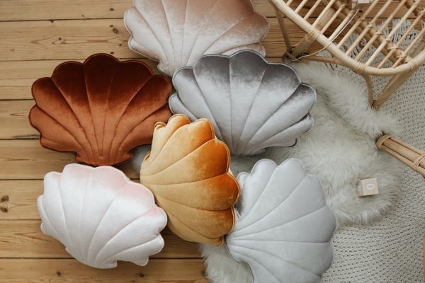 https://www.home-designing.com/wp-content/uploads/2020/09/Seashell-shapes-Decorative-Pillow-for-Beach-Home-or-Coastal-Decor-600x400.jpg