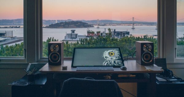 40 Workstation Setups That We Really Like