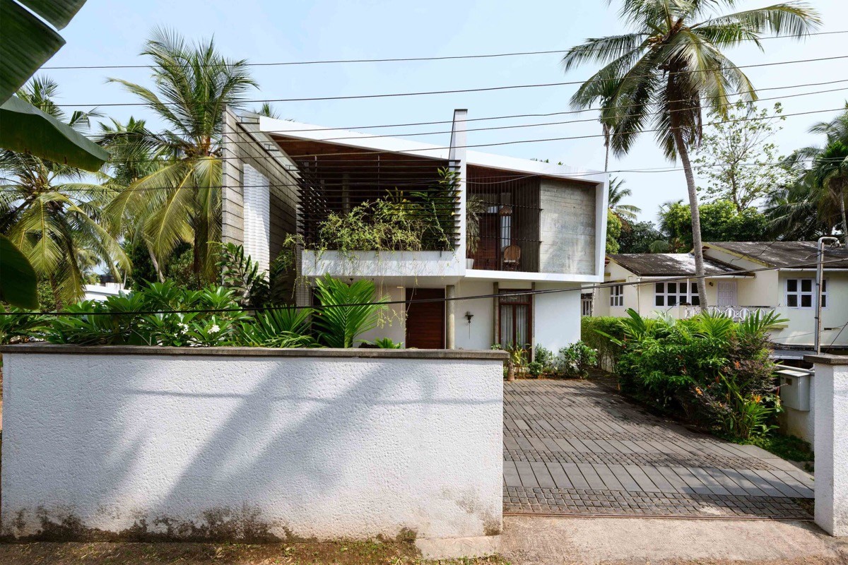 Modern Indian House With A Beautiful Indoor Pond [Video]