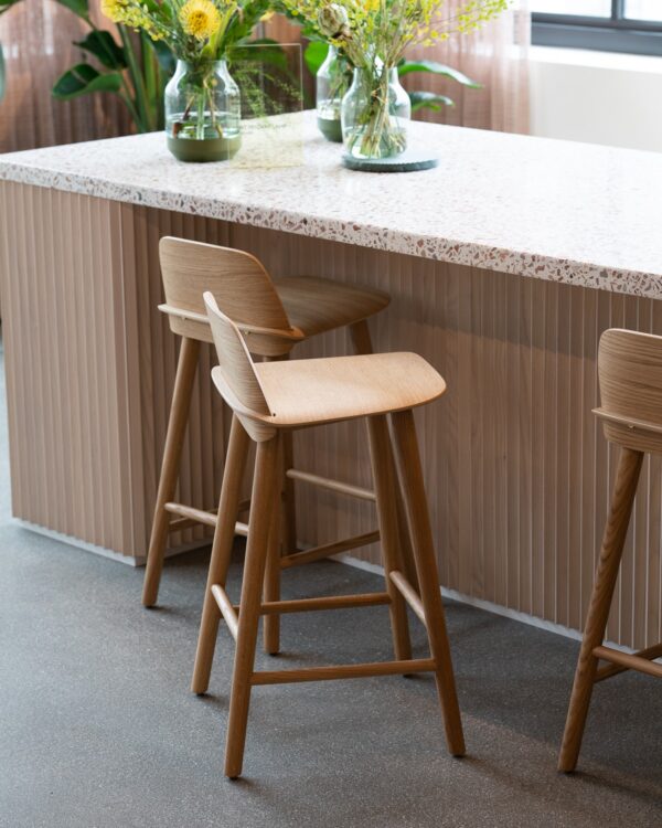 Wooden Bar Stools For Timeless Kitchen