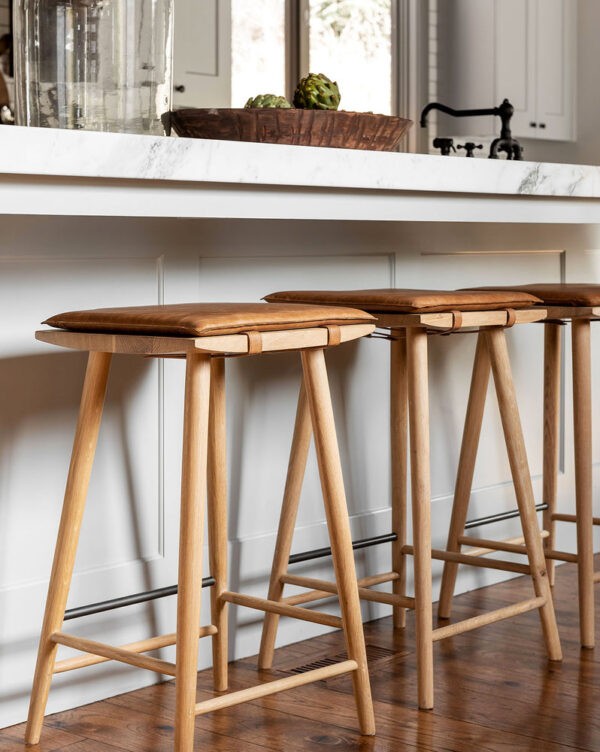 Wooden Bar Stools For Timeless Kitchen