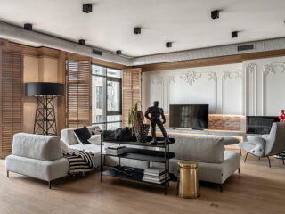 An Eclectic Cocktail Of Classical Decor And Modern Art
