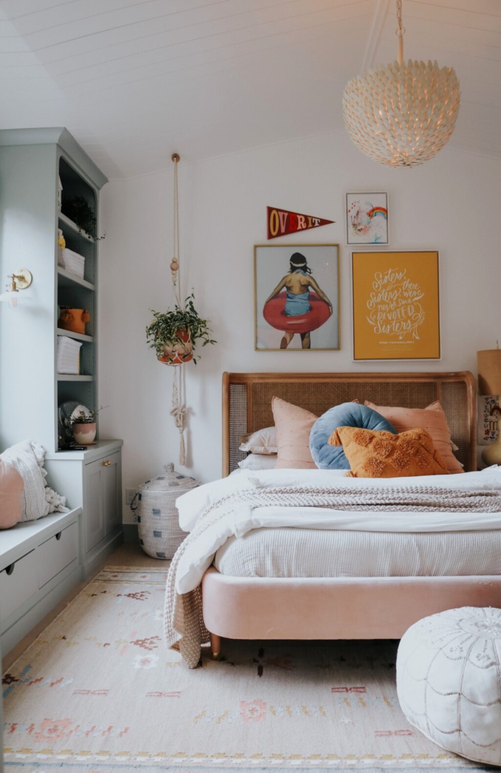 white and pink eclectic bedroom | Interior Design Ideas
