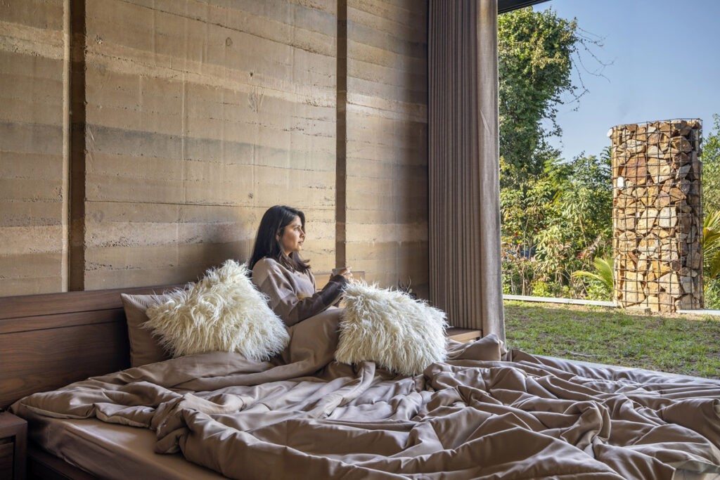 A Modern Rammed Earth House That Emphasizes Sustainability [Video]