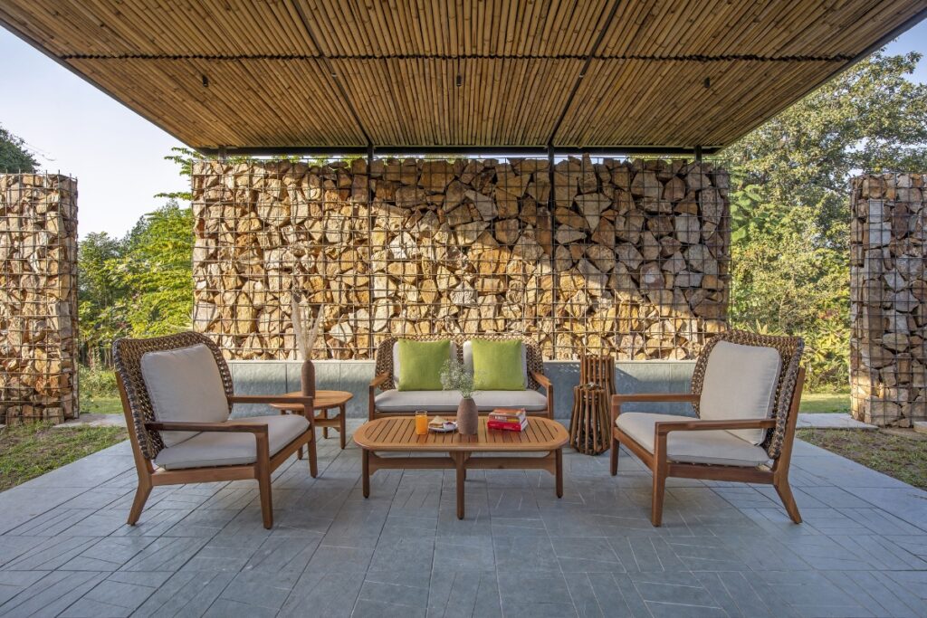 A Modern Rammed Earth House That Emphasizes Sustainability [Video]
