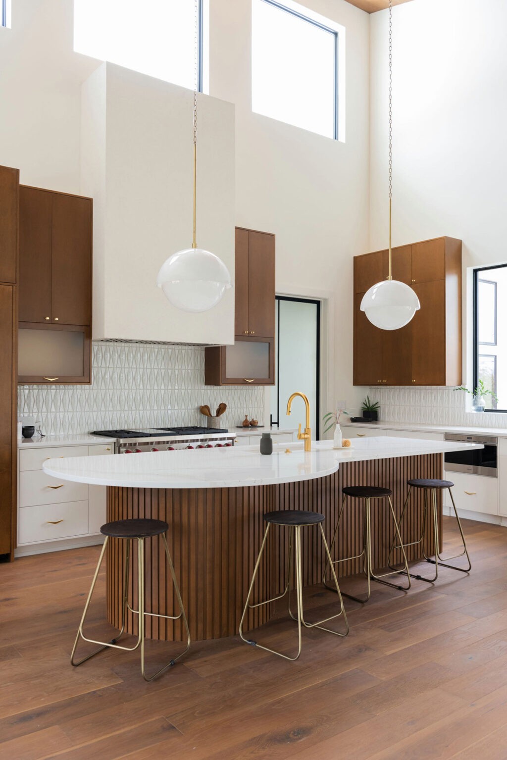 40 Mid Century Modern Kitchens With Tips And Photos To Help You Design ...