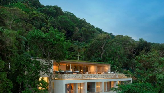 A Luxury Home In Brazil That Floats Above The Forest