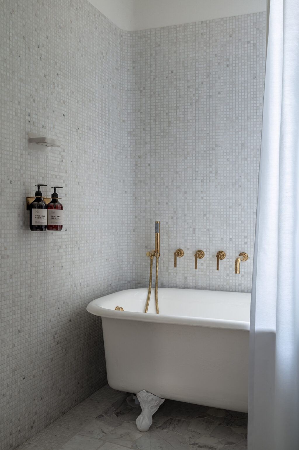 claw foot bathtub Interior Design Ideas