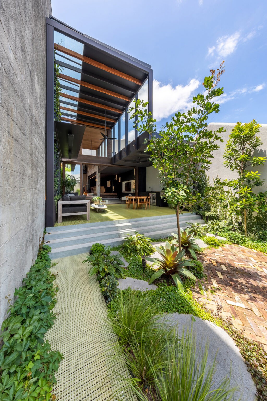 Artful Indoor-Outdoor Home Design In Australia