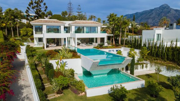 Exploring a 6-Bedroom Luxury Villa in Marbella’s Golf Valley