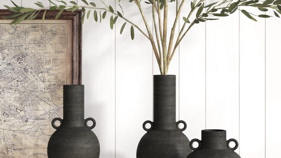 51 Black Vases Sure to Look Great Anywhere