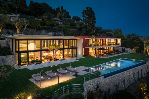 A Modern Villa of Light and Luxury on the French Riviera [Video]