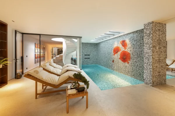 A Modern Villa of Light and Luxury on the French Riviera [Video]