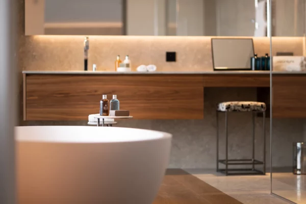 A Modern Villa of Light and Luxury on the French Riviera [Video]