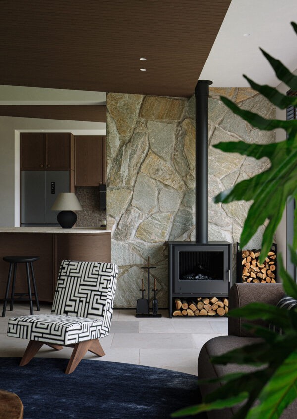 Sleek Lines and Organic Forms of a Mid-Century Modern Haven