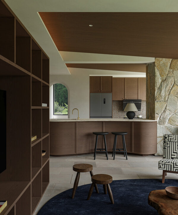Sleek Lines and Organic Forms of a Mid-Century Modern Haven