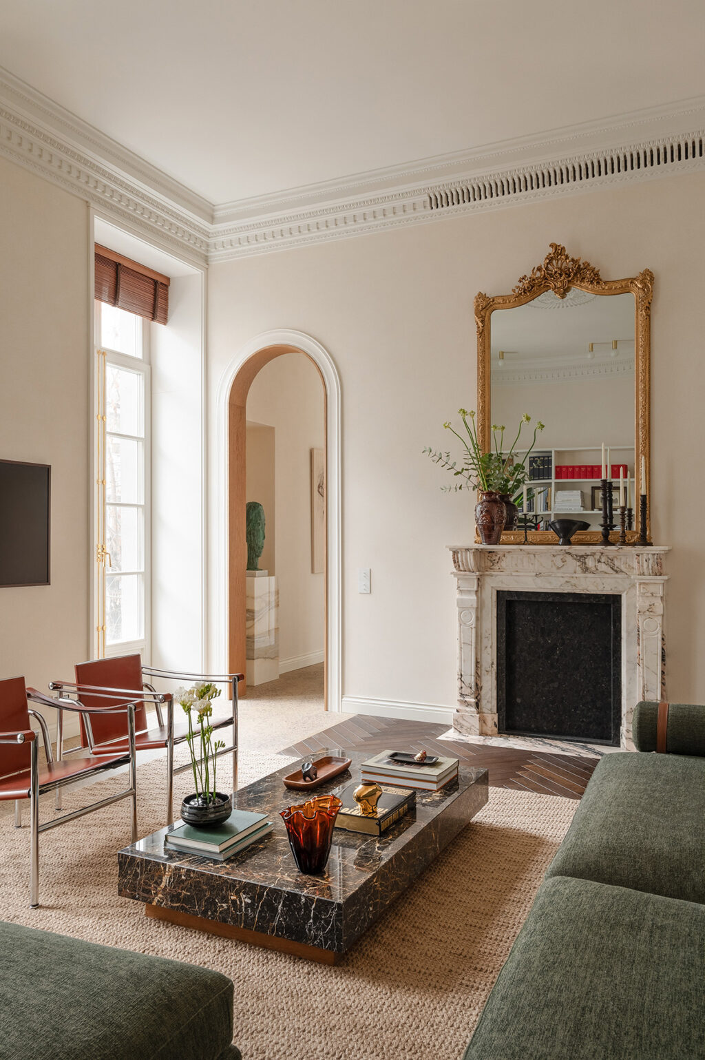 A Classical Kyiv Apartment With High Ceilings