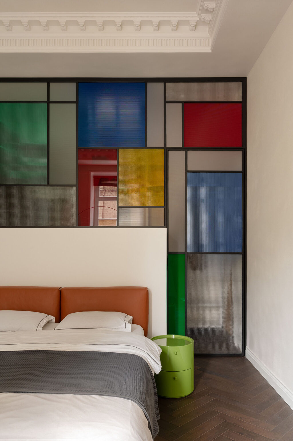 A Classical Kyiv Apartment With High Ceilings - Modern Artistic Apartments With High Ceilings